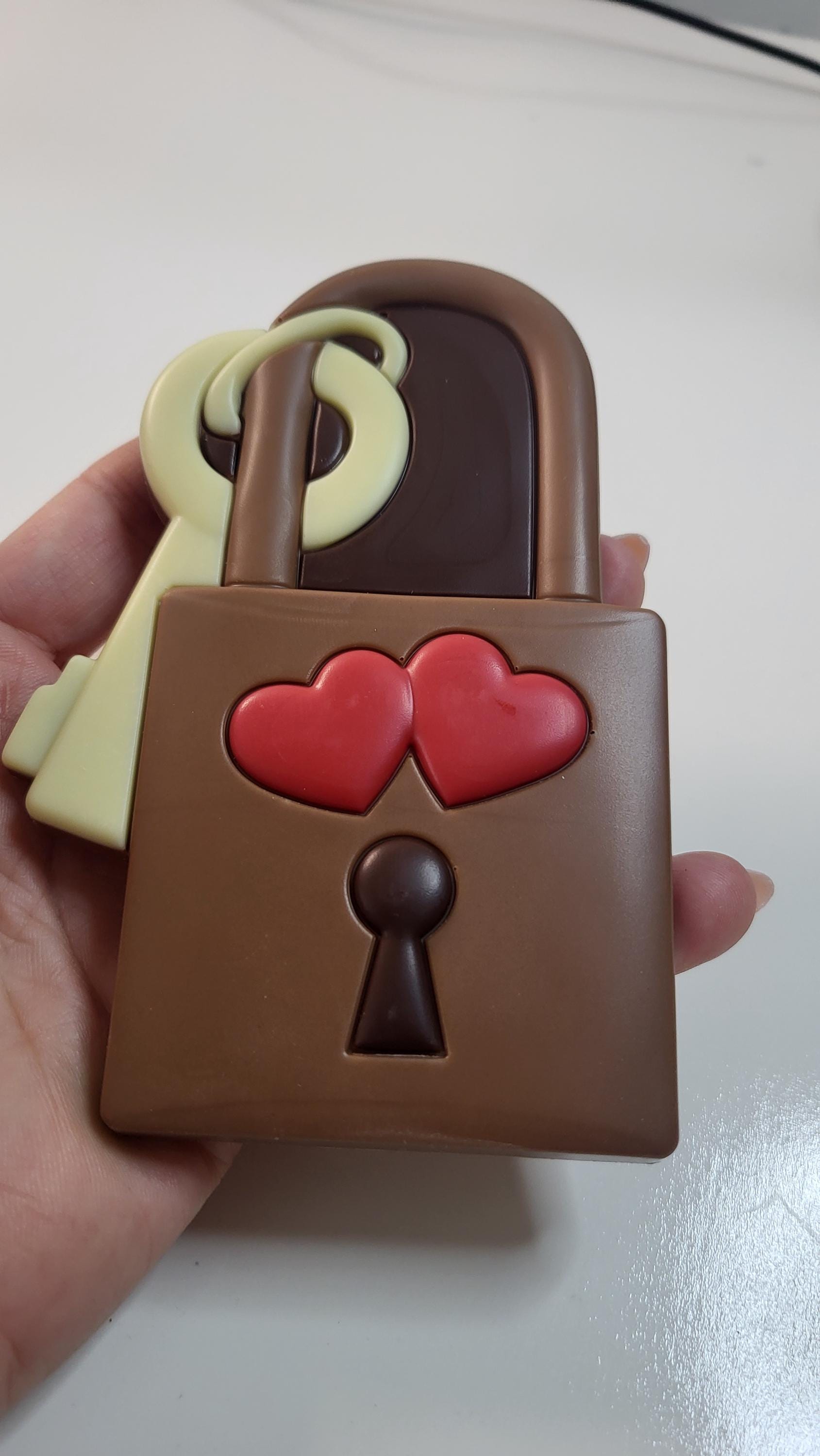 Love Lock Milk Chocolate LOVE GIFT BOX